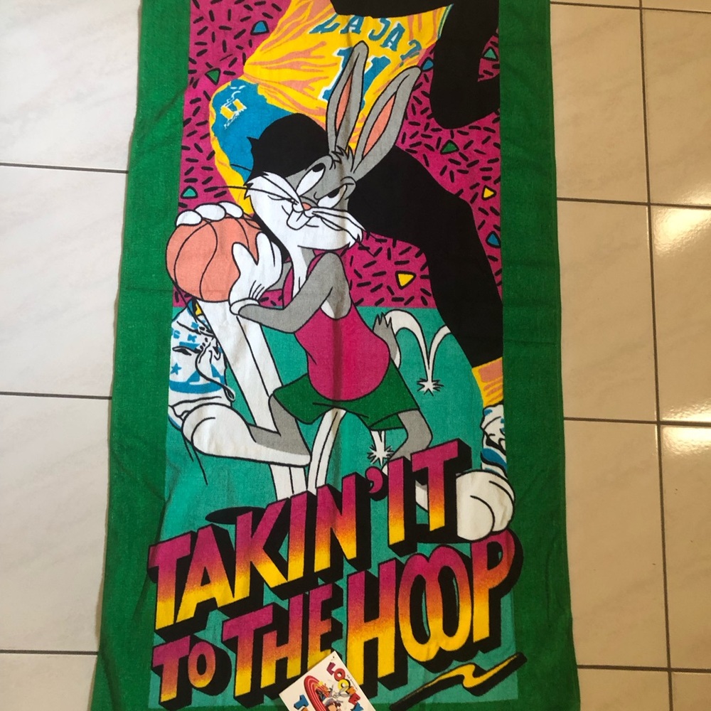 Looney Tunes beach towel. Cotton. Vintage. Bugs Bunny hoop Bath towel. NWT. New.